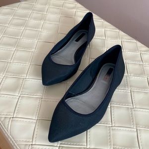Size 8 black flats